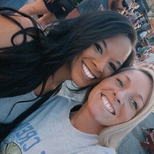 Meet your Posher, Dee & Robyn!!